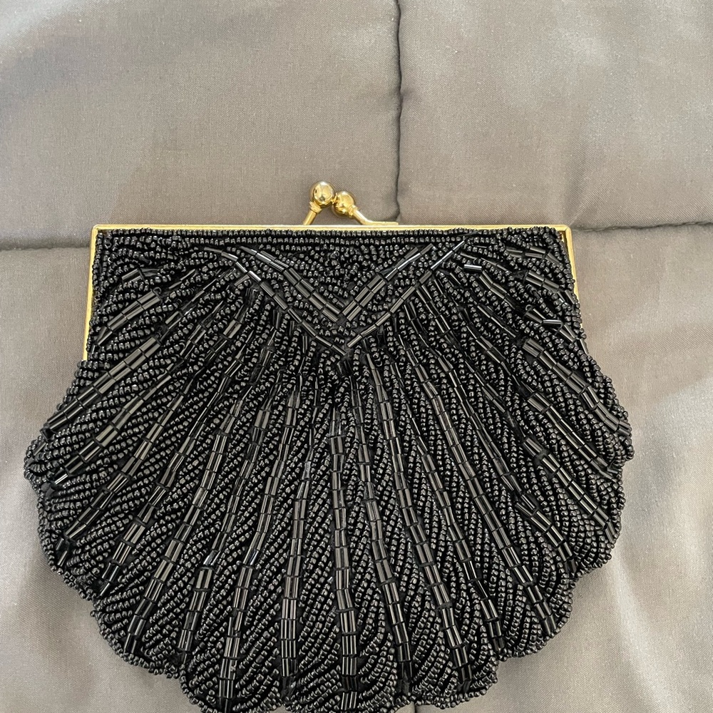 Vintage "La Regale" Black Beaded Scallop Evening Purse ~ Metal Chain Strap - Picture 9 of 9